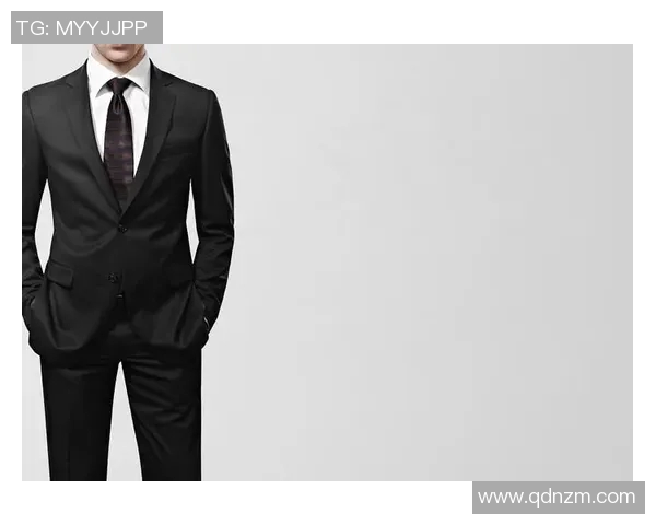 足球明星的灰色西装展现风格与魅力引领时尚潮流的全新视角 足球明星的灰色西装展现风格与魅力引领时尚潮流的全新视角